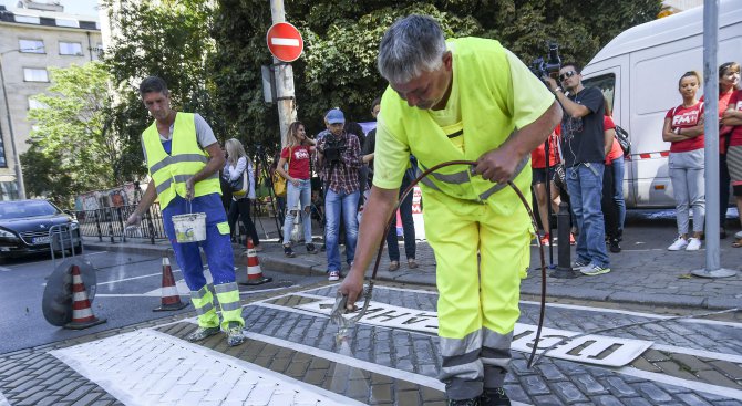 90% от пешеходните пътеки край училищата и детските градини в София са обновени (снимки)
