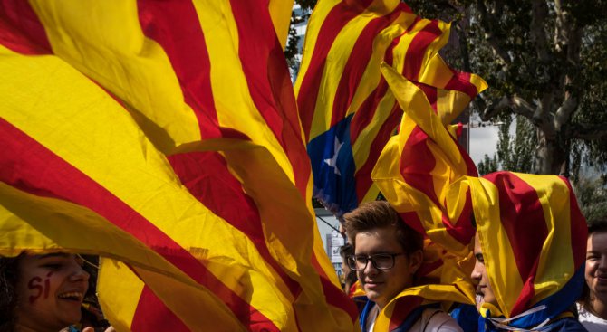 Гражданската гвардия на Испания конфискува материали за референдума в Каталуния