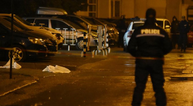 Въоръжени обраха инкасо автомобил в София (снимки)