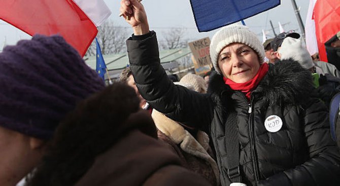 Хиляди полякини излязоха на протест в подкрепа на правата на жените