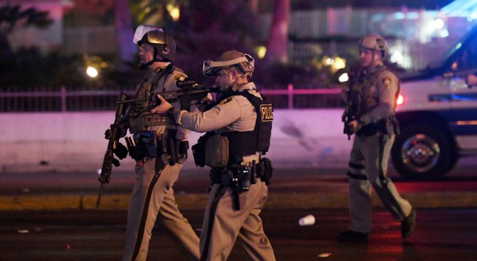 50 загинаха след стрелбата в Лас Вегас (обновена+видео)