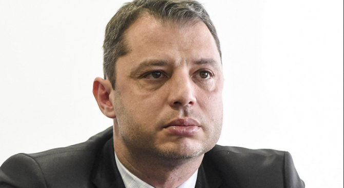 Парламентът започва работа утре с гласуване на оставката на Делян Добрев