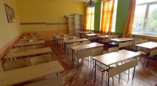Без психолог в повече от половината училища в страната