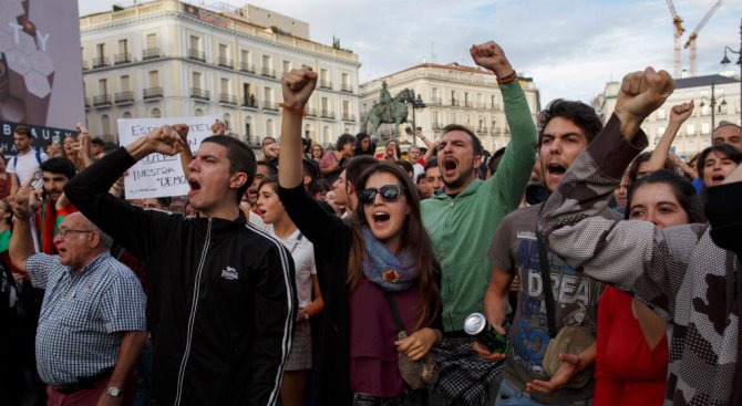 Сблъсъци в Барселона на испанския национален празник (видео)