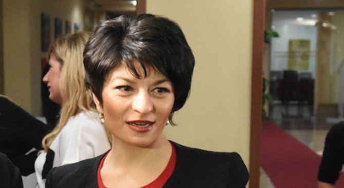 Десислава Атанасова: БСП да обяснят за дарението от шеф на организирана престъпна група (видео)