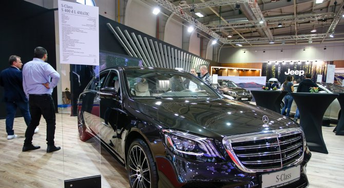 Mercedes-Benz показва един от най-скъпите автомобили на автосалона в София, Subaru с нов кросоувър