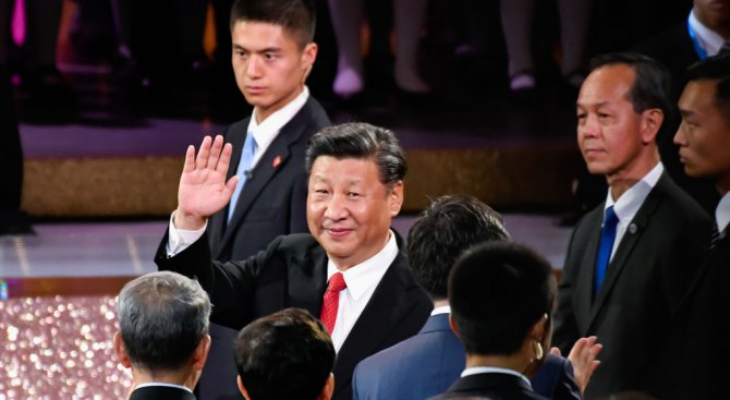 Си Цзинпин брани авторитета на партията и обещава нова ера на Китай