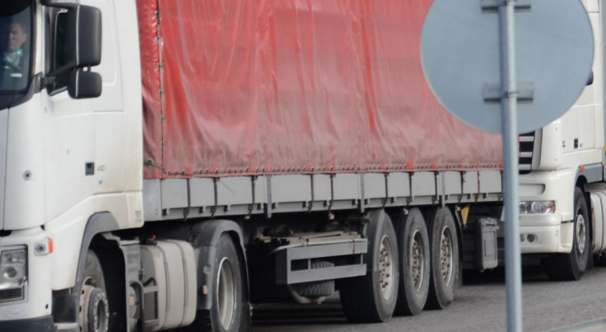 6 км колона от товарни автомобили на границата с Турция