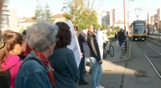 Софиянци се оплакват от трамвайните релси в центъра