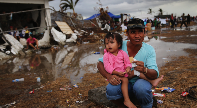Най-малко 27 са вече жертвите на тайфуна Дамрей