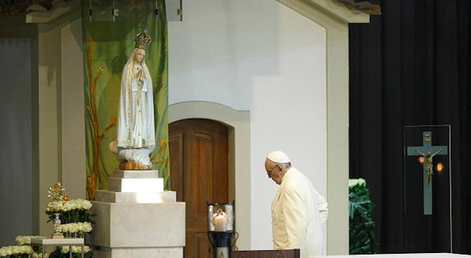 Папа Франциск осъди кървавите нападения и заяви, че убийците злоупотребяват с името на Бог