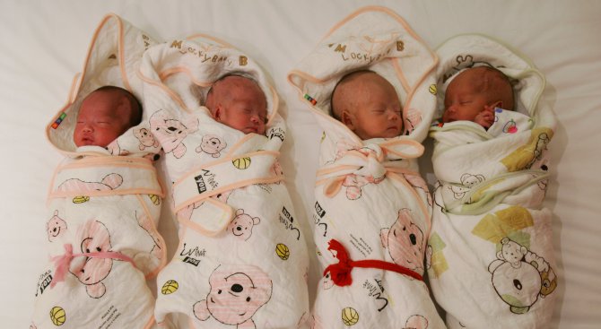 В Китай краят на политиката на едно дете в семейство доведе до скок на ражданията
