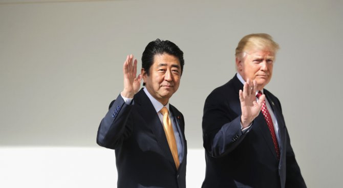 Тръмп се срещна с премиера и с императора на Япония