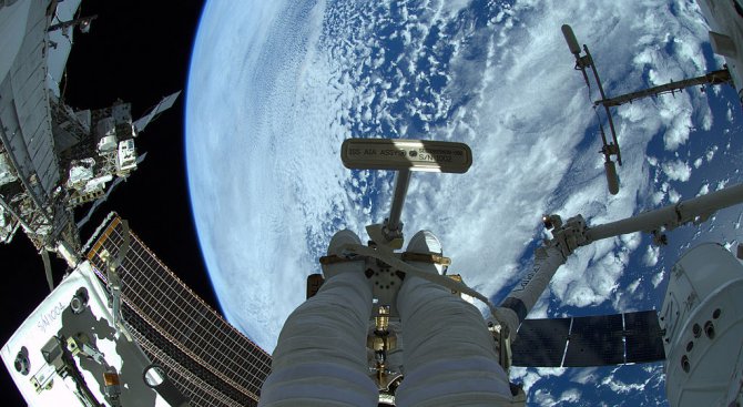 Астронавтите от МКС очакват доставка от пица и сладолед