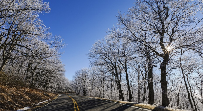 От днес шофьорите в България са задължени да карат със зимни гуми