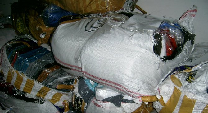 Иззеха над 10 000 „маркови” стоки на Лесово