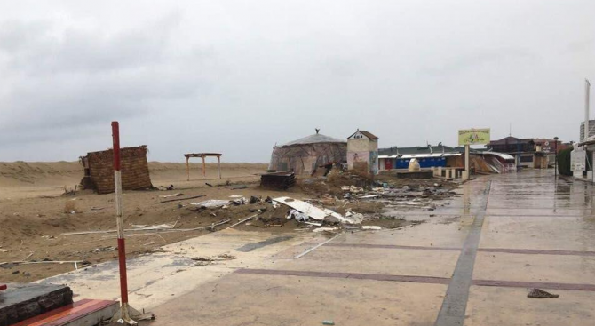 Премахнаха още 50 незаконни магазина на алеята на плаж „Слънчев бряг-север“