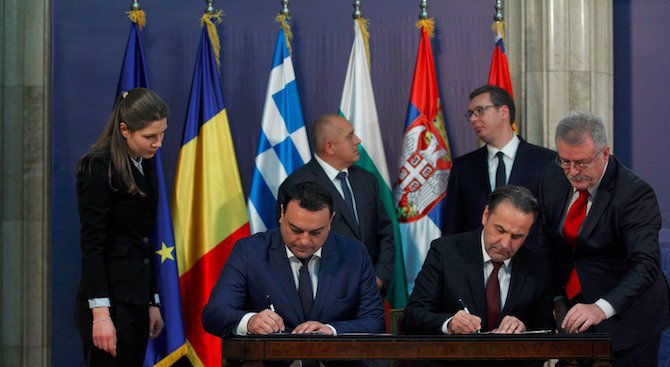 България подписа Меморандум за намаляване на цените на роуминга и със Сърбия (видео+снимки)