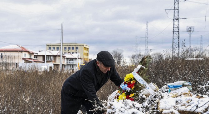 Карадайъ поднесе венци в памет на загиналите при взрива в Хитрино (снимки)