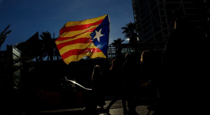 Каталунските сепаратисти изглежда запазват крехко мнозинство