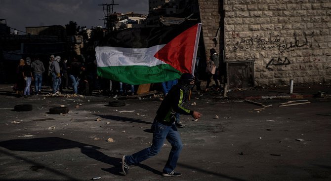 Най-малко двама палестинци загинаха при нови протести срещу решението на САЩ за Ерусалим