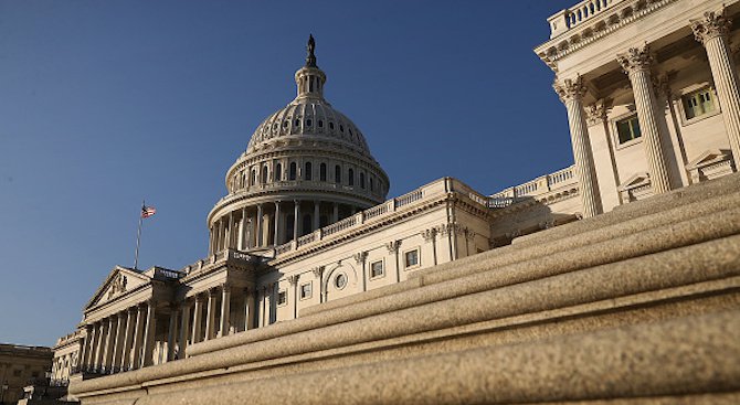 Сенатът на САЩ одобри намаляването на данъците на най-богатите