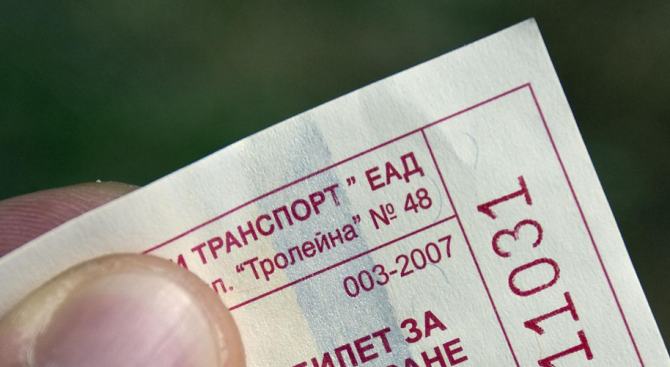 Шофьор на тролей във Враца продавал фалшиви билети