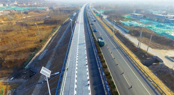 Заработи първата соларна магистрала в света