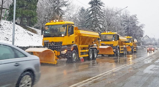 Над 110 снегопочистващи машини в София са в готовност