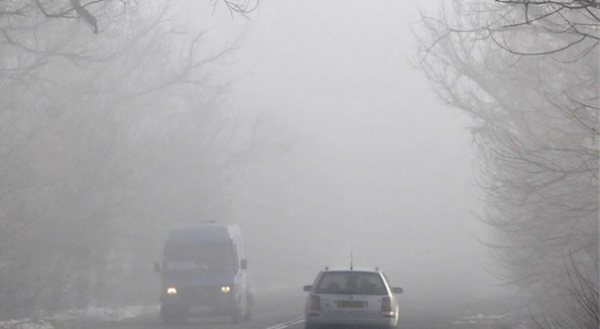 Намалена е видимостта поради мъгла в някои райони на страната