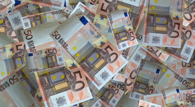 Разследващ митничар присвоил над 200 000 евро по три водени от него дела
