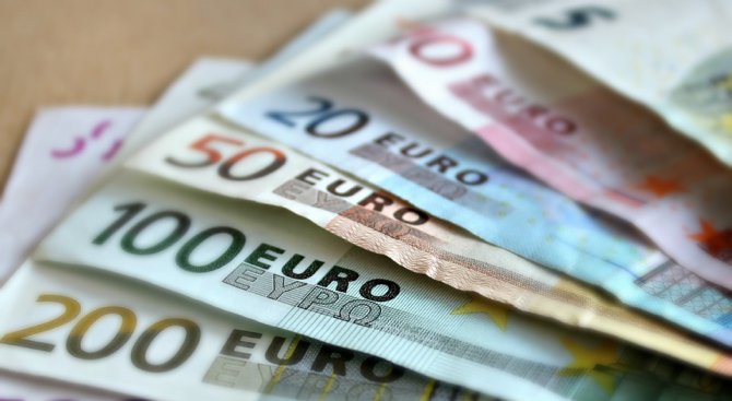 Тригодишен връх за еврото след пробив в преговорите за правителство на Германия