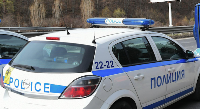 Градски автобус се заби в патрулка в Пловдив