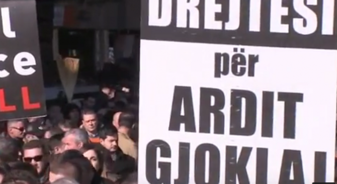 Хиляди на антиправителствен протест в Албания (видео)