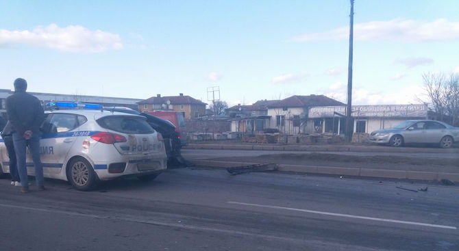 Тежка катастрофа на входа на София, има ранени (снимки)