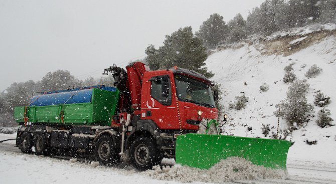 Снеговалежът затрудни работата на летището в Мадрид