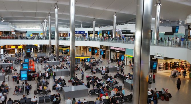 Тежък инцидент на лондонското летище Хийтроу доведе до евакуация на пътници