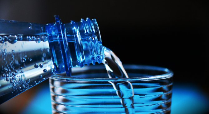 Министерството на здравеопазването: Бутилираната вода носи сериозен риск за детското здраве