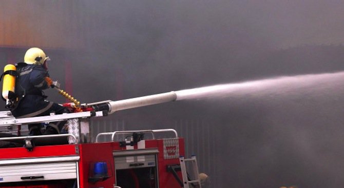 50 души бяха евакуирани от горящ хотел в Чифлик