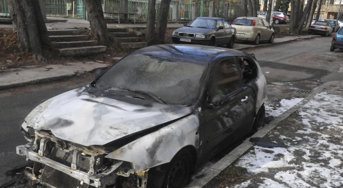 Автомобил изгоря в смолянско село