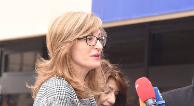 Екатерина Захариева ще се срещне с иранския министър на външните работи
