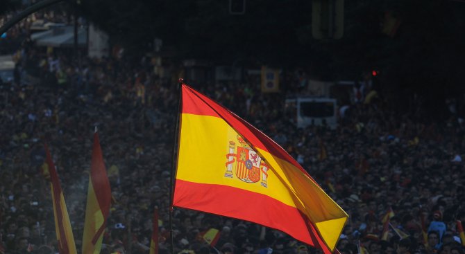 В Барселона хиляди хора поискаха единство на Испания