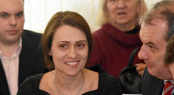 Гинка Върбакова има 9 месеца да плати сделката с ЧЕЗ, иначе дължи 5 млн. лв. неустойка