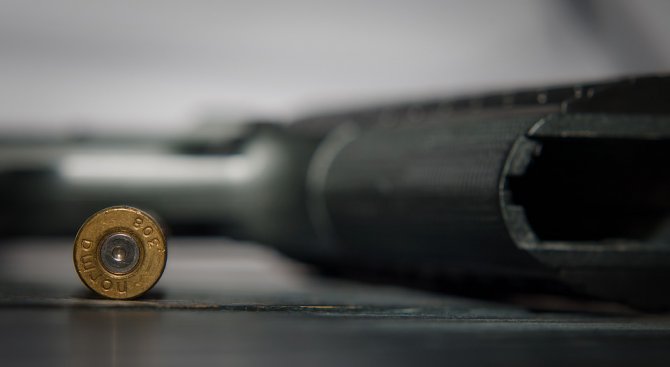 11-годишно момиче стреля с пушката на майка си след спор със съученик