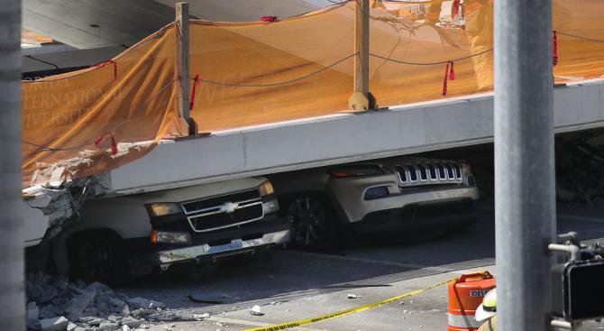 Две коли с три трупа бяха извадени изпод отломките на рухналия пешеходен надлез във Флорида