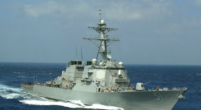 Боен кораб на САЩ приближи до спорен остров, построен от Китай в Южнокитайско море
