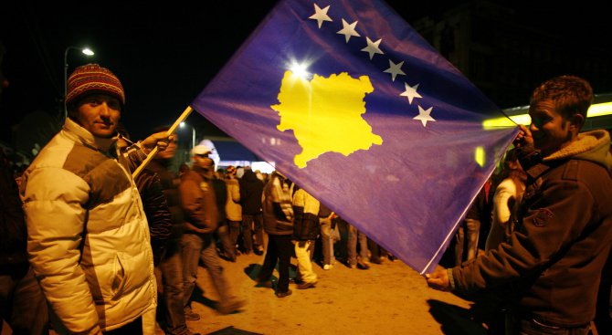 32 ранени при сблъсъци в Косово