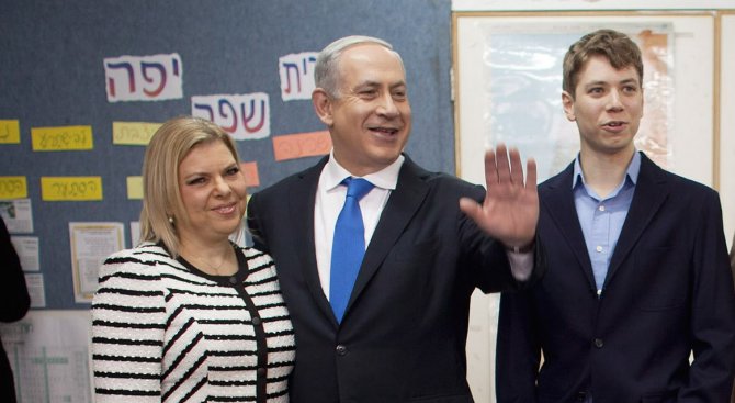 Нищят израелския премиер и семейството му за корупция