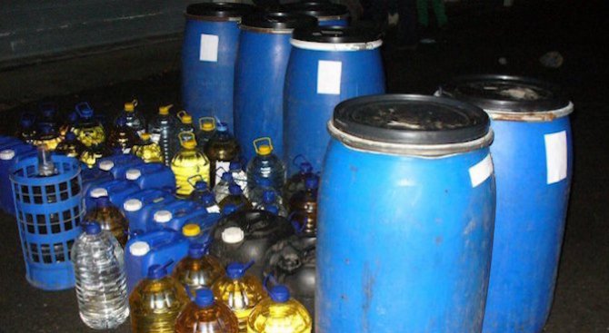 Полицията иззе 206 литра домашна ракия
