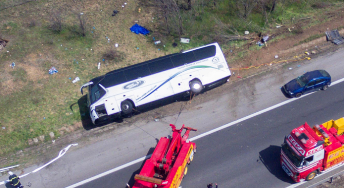 16-годишна ученичка и млада учителка са сред жертвите на автобусната катастрофа на магистрала &quot;
